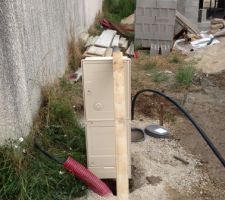 Je viens juste de finir la mise en place du coffret &eacute;lectrique. Quel chaleur!