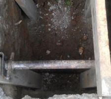 Le trou béant sur le trottoir