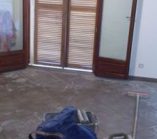 11 carreaux remplacés près de la porte du salon