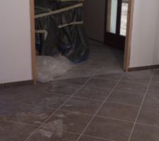 20 carreaux remplacés ds la cuisine et salle à manger