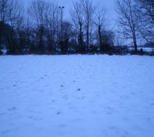 Voil&agrave; notre futur terrain...sous la neige...c'est beau  non ?