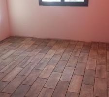 1ère chambre carrelée pour notre fille