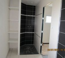 Salle de bain du bas. vu sur la douche italienne
