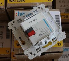 Domotique KNX : interrupteur KNX TEBIS HAGER 6 entrées