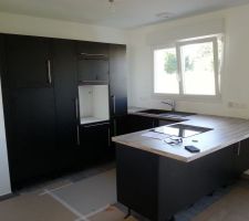 1er jour de pose de la cuisine