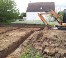 Second jour de terrassement
Les tranchées sont terminées