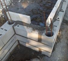 Mise en place du vide sanitaire
Quelques parpaings mal fixés apparemment
