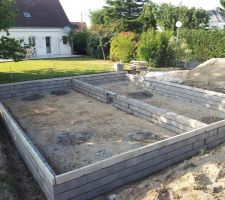 Mise en place du vide sanitaire
Vu d'ensemble (photo prise côté Jardin)