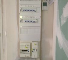 Tableau électrique terminé avec compteur EDF et boitier PTT, compteur alimenté 9 KW