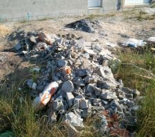 Tas de gravats "r&eacute;colt&eacute;"