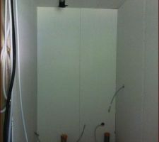 Rez - cellier avec evacuation ECS et machine a laver le linge