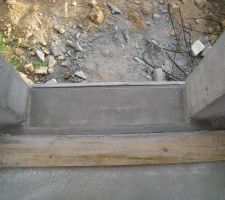 Réalisation du seuil de la porte de service