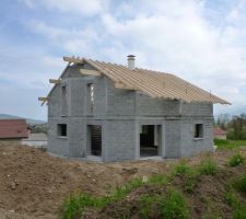 Début de montage de la charpente.