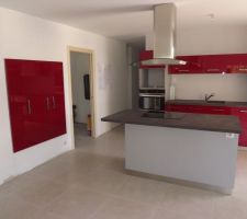 Photo de la cuisine ouverte sur le salon/salle à manger