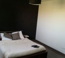 Chambre d'amis fini il restait plus que des cadre et etagère a fixer