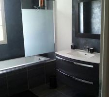 Vasque suspendu qui restera jespère suspendu longtemps :)