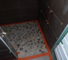 Le sol de la douche à l'italienne de la SDE: magnifique!