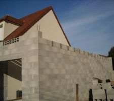 Rebouchage des créneaux qui reçoivent les bastaings