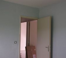 Première ouche de bleu banquise dans la chambre 1