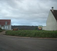 Ca y est, nous avons port&eacute; notre d&eacute;volu sur ce terrain et passons bientot chez le Notaire pour la promesse de vente!