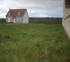 Exploration du terrain - Vue depuis l'entr&eacute;e du terrain