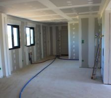 Bandes terminées, maison nettoyée, on attend le carrelage !!!