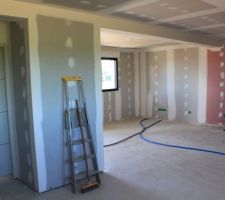 Bandes terminées, maison nettoyée, on attend le carrelage !!!