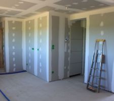 Bandes terminées, maison nettoyée, on attend le carrelage !!!