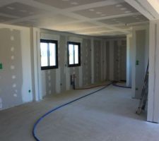 Bandes terminées, maison nettoyée, on attend le carrelage !!!