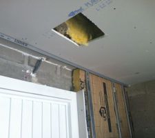 Installation de la trappe d'accès au grenier au dessus du garage