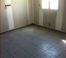 Carrelage gris clair de l'étage