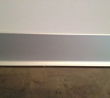 Voila peggy la plinthe alu en gros plan ;)