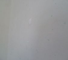Mur taché par projection