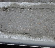 Béton coulé dans les parpaings à bancher