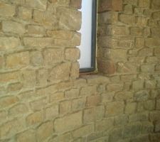 Fen&ecirc;tre remplac&eacute;e et joints du mur enlev&eacute; reste plus qu'a refaire proprement