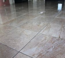 Porcelanosa arizona caliza dans le salon/s&eacute;jour/cuisine