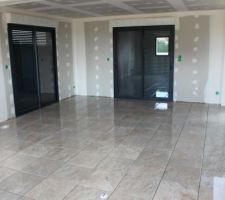 Porcelanosa arizona caliza dans le salon/s&eacute;jour/cuisine