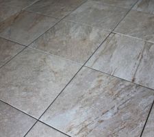 Porcelanosa arizona caliza dans le salon/s&eacute;jour/cuisine