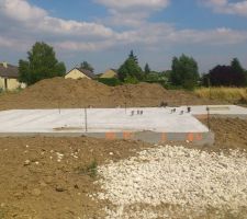 Et voilà, première phase achevée...nous avons même pu marcher sur la dalle ce wkd, afin de faire un premier repérage "dans" notre maison...