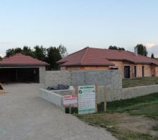 Vue générale de notre construction et du garage