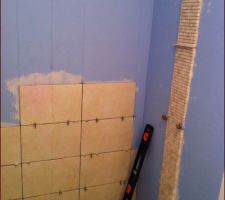 On presente on mesure on coupe on colle on pose