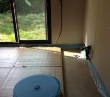 Début pose dalle isolante 8cm pour plancher chauffant