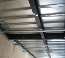 Rails au plafond du rez-de-chauss&eacute;e