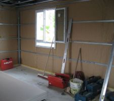 "Rails" pos&eacute;s devant l'isolation au rez-de-chauss&eacute;e