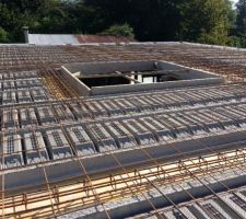 Plancher &eacute;tage &agrave; hourdis et son treillis m&eacute;tallique / ferraillage.