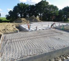 Tout est en place, plus qu'à attendre la livraison du beton pour couler la dalle (vendredi 9/08).