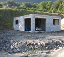 Remise en place des terres sur le pourtour de la maison