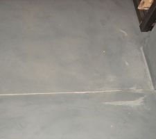 D&eacute;faut Esprit B&eacute;ton - Mauvais poncage, joint de dilatation qui a &eacute;t&eacute; refait et ... mal refait ...