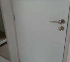 Poignée de porte des wc.