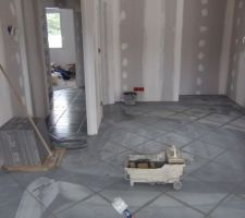 Les joints sont en train de sécher, manquent les plinthes et c'est terminé!